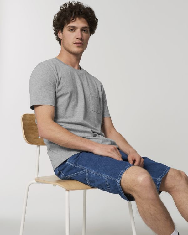The unisex pocket t-shirt